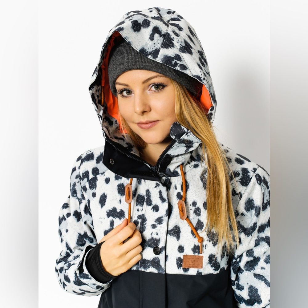DC Cruiser Snow Leopard Women's Ski Snowboard
Jacket šāļøšæāļøā·ļø - Picture 3 of 16